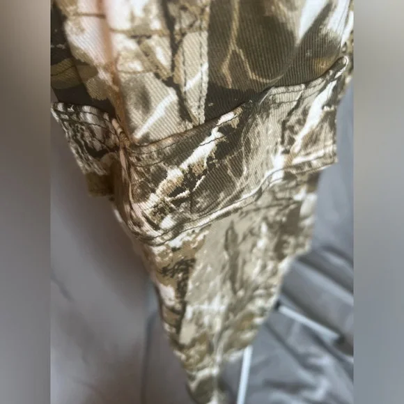 NWOT Camo pants - Picture 2 of 6